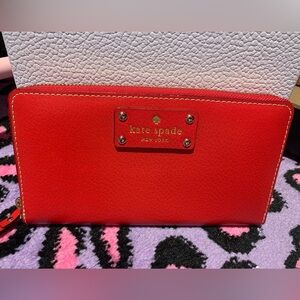 Kate Spade Neda Wellesley Leather Wallet in Garnet Red. EUC-Like New Condition
